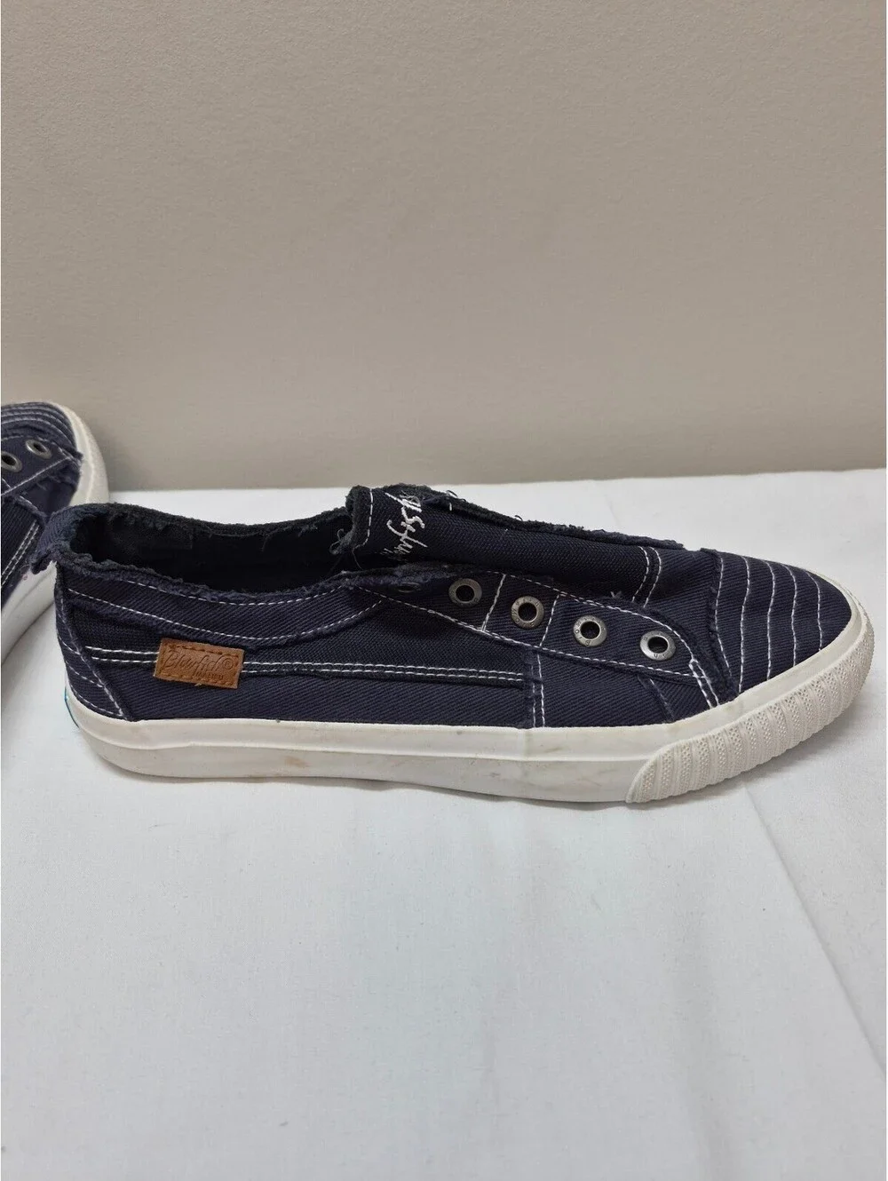 Blowfish Navy Blue Slip-On Canvas Sneakers Size 10 with White Rubber Soles B405